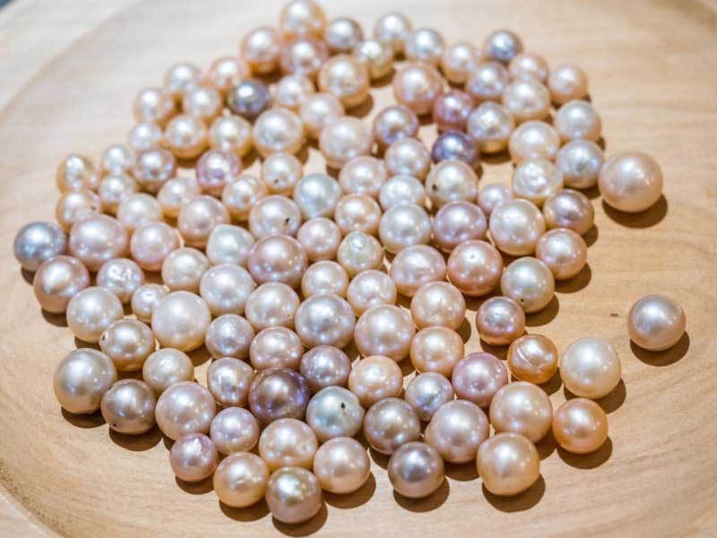 difference between freshwater and cultured pearls